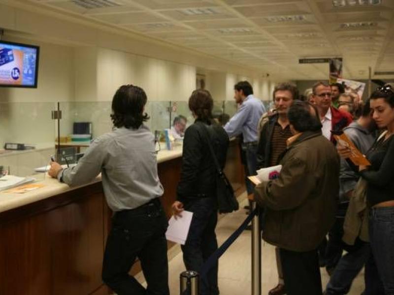 Προσοχή! Τι πρέπει να γνωρίζουν οι φορολογούμενοι για τις καταθέσεις μετρητών στην τράπεζα