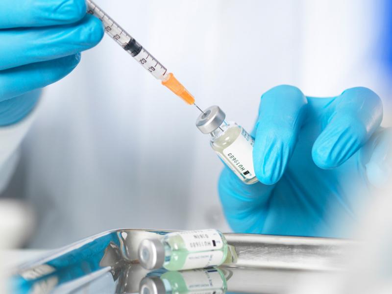 Κορονοϊός: Αρχές Οκτωβρίου τα επικαιροποιημένα εμβόλια για την Όμικρον