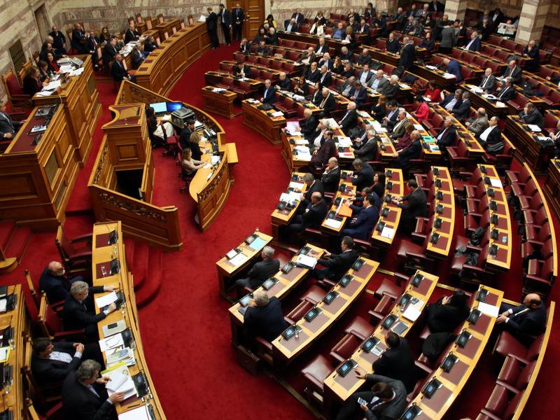 Live-Βουλή: Η συνεδρίαση της Ολομέλειας και η ψηφοφορία για τη Novartis |  Alfavita