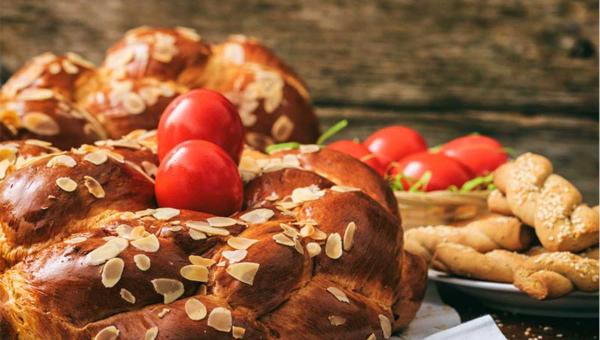 Τσουρέκια - Αυγά