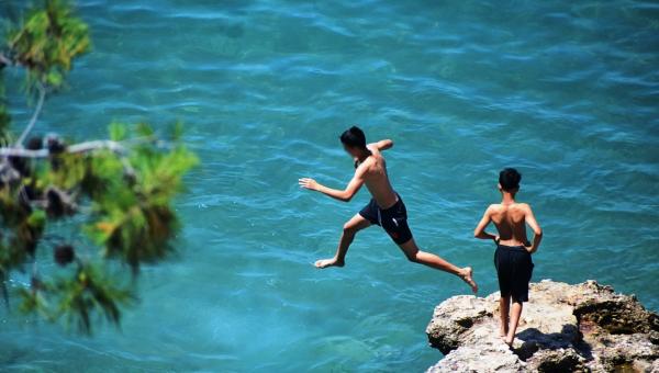 Τραυματισμός μαθητή στη θάλασσα