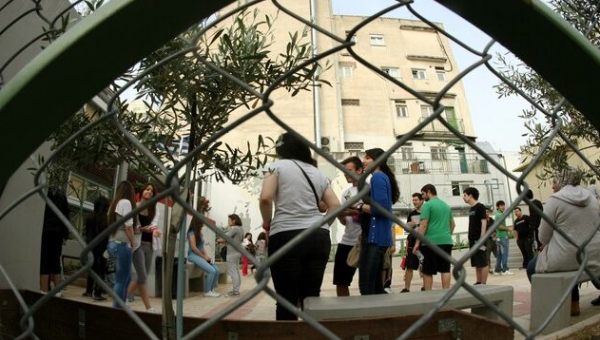 προαύλιο με μαθητές