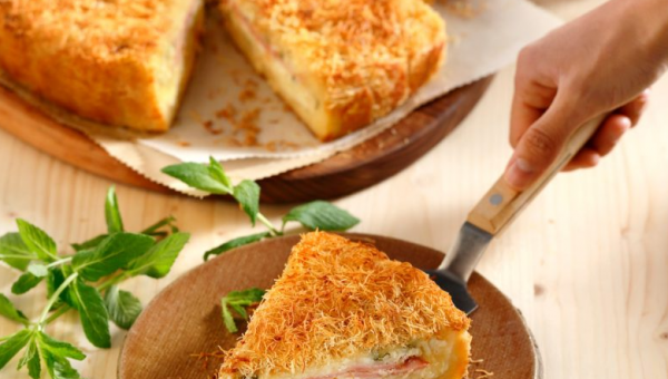 Σουφλέ κανταΐφι με τυριά και ζαμπόν