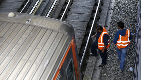 Εργαζόμενοι της ΣΤΑΣΥ σε αμαξοστάσιο του ΗΣΑΠ