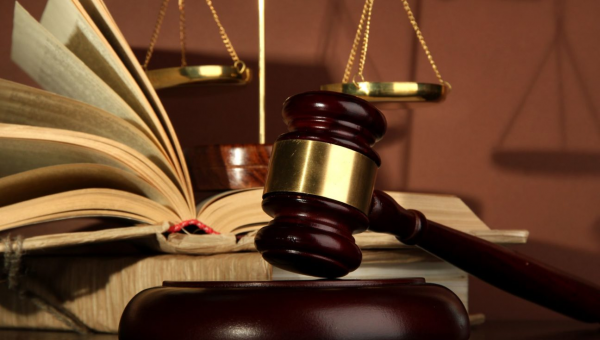 δικαστήρια