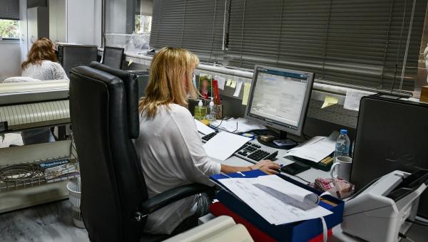 Δημόσιοι υπάλληλοι στο Δημόσιο