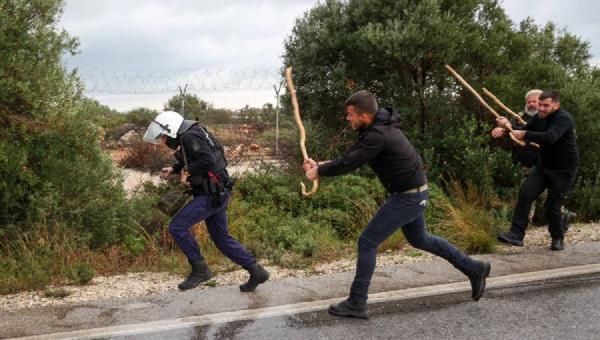 Αγρότες έφτασαν στο σημείο να επιτεθούν σε αστυνομικούς