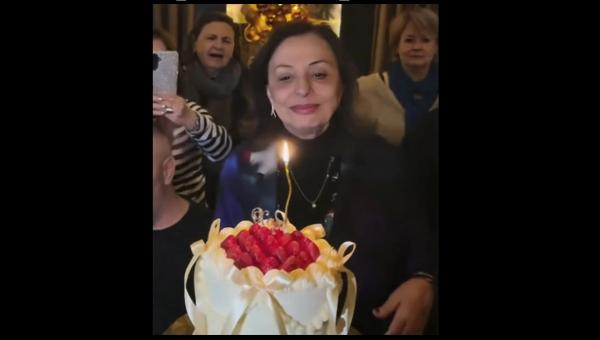 Η Χάρις Αλεξίου γιόρτασε τα γενέθλιά της