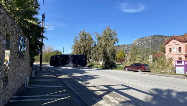 Ένταση στη διαμαρτυρία των φοιτητών έξω από το ξενοδοχείο Vasis Resort στην Αγριά