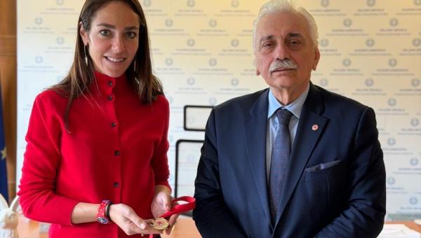 Συνάντηση εργασίας πραγματοποίησαν τη Δευτέρα 19 Ιανουαρίου 2026 η Υπουργός Κοινωνικής Συνοχής και Οικογένειας, Δόμνα Μιχαηλίδου, και ο Πρόεδρος του Ελληνικού Ερυθρού Σταυρού, Dr. Αντώνιος Αυγερινός