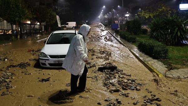 Καταστροφές από την κακοκαιρία στην Άνω Γλυφάδα