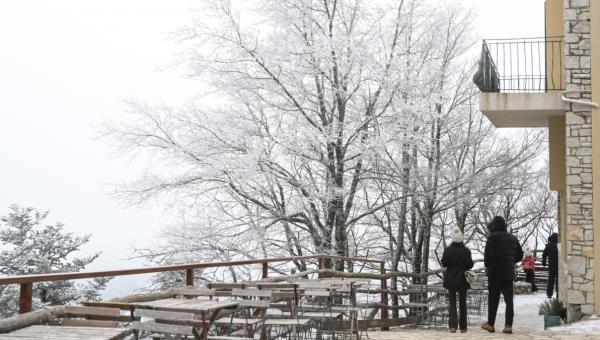 Χιόνια στο καταφύγιο Μπάφι στην Πάρνηθα