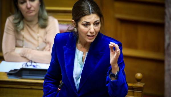 Η Υπουργός Παιδείας, Σοφία Ζαχαράκη στη Βουλή