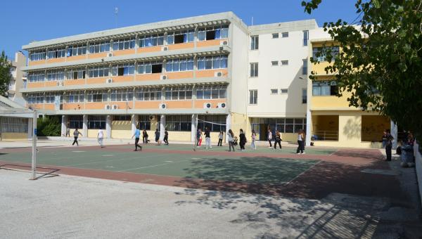 σχολικές επιτροπές, προαύλιο σχολείου