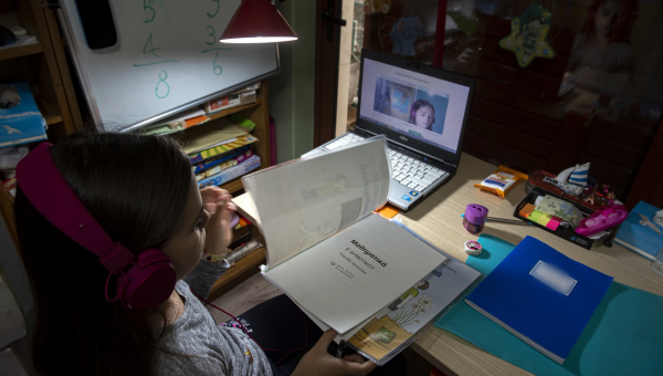 τηλεκπαίδευση μαθήτριας