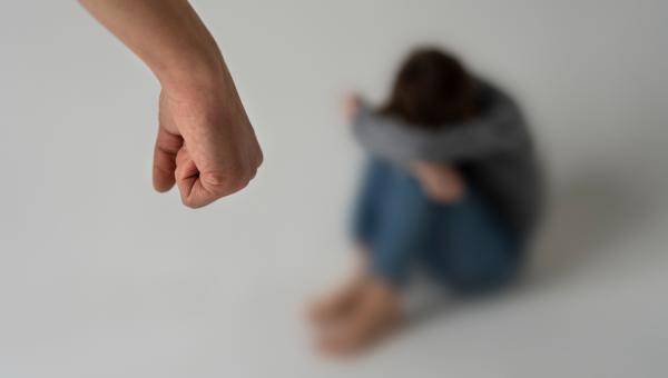 βία ανηλίκων