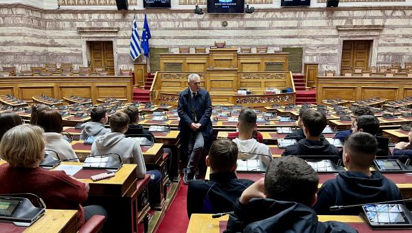 Μάξιμος Χαρακόπουλος σε μαθητές