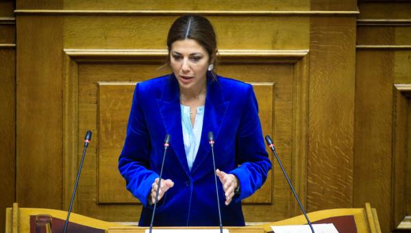 Η Υπουργός Παιδείας, Σοφία Ζαχαράκη στη Βουλή