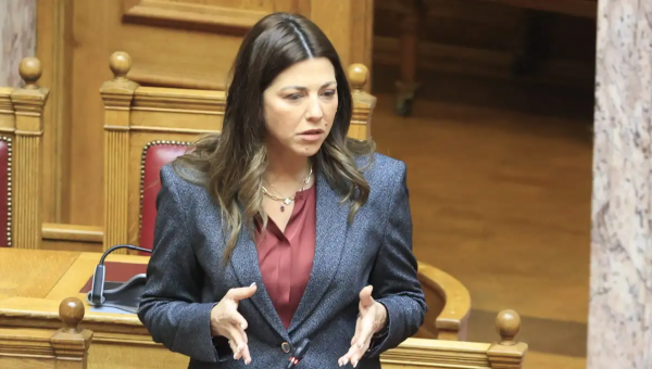 Σοφία Ζαχαράκη στη Βουλή