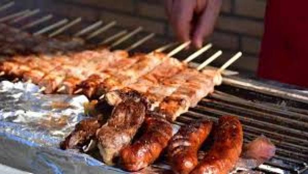 Τσικνοπέμπτη, σουβλάκια