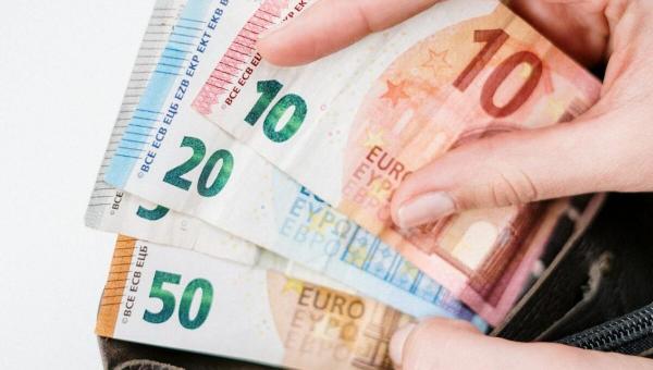 Χαρτονομίσματα, χρήματα σε ευρώ, voucher