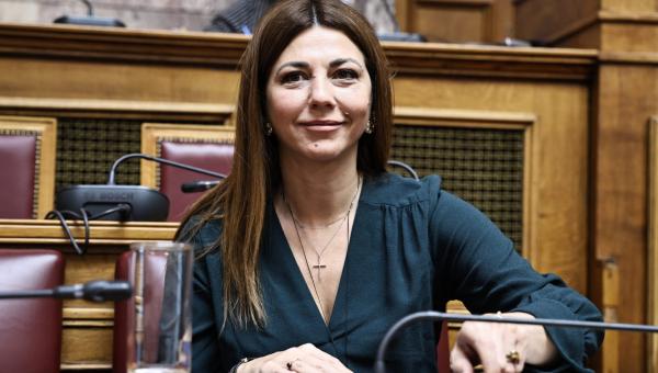 Σοφία Ζαχαράκη στη Βουλή