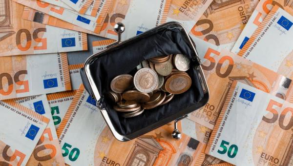 150 ευρώ σε χιλιάδες νέους – Ποιοι είναι οι δικαιούχοι του Youth Pass