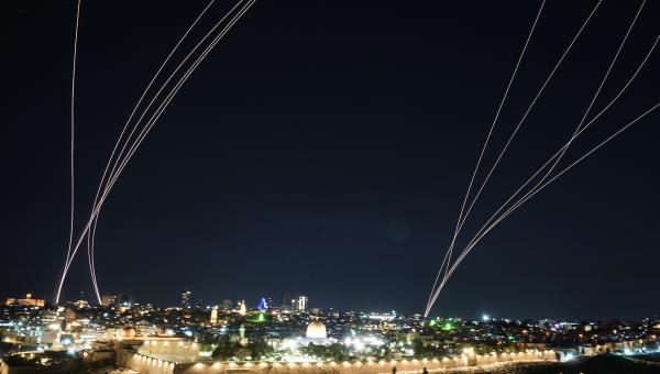 πύραυλοι πέφτουν στο Ισραήλ