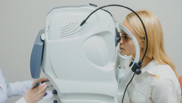 Οφθαλμολογική εξέταση, οφθαλμίατρος