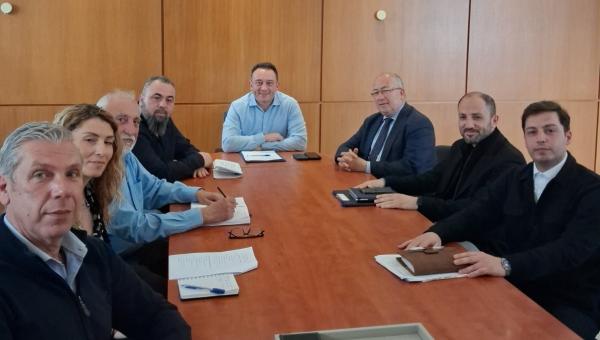 Συνάντηση Κωνσταντίνου Βλάση με εκπαιδευτικούς και γονείς της Σαντορίνης