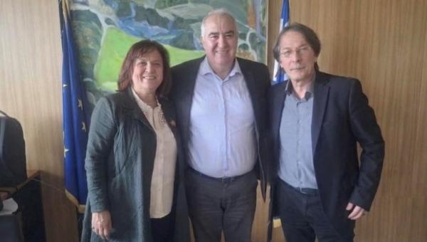 Συνάντηση με τον Γενικό Γραμματέα του Υπουργείου Παιδείας κ. Γιάννη Παπαδομαρκάκη είχε χθες ο Δήμαρχος Κερατσινίου - Δραπετσώνας Χρήστος Βρεττάκος, συνοδευόμενος από την Αντιδήμαρχο Παιδείας και Πολιτισμού Στέλλα Μιχάλογλου.