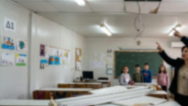 Φωτιστικό έπεσε στο κεφάλι μαθήτριας στη Νέα Αρτάκη