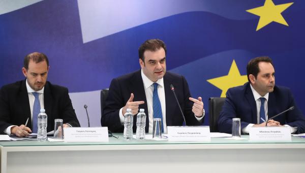 Αυτά είναι τα μέτρα για το έκτακτο επίδομα παιδιού, τις συντάξεις 300€ και τις 72 δόσεις