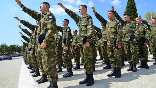 Στρατιώτες ορκίζονται στον στρατό