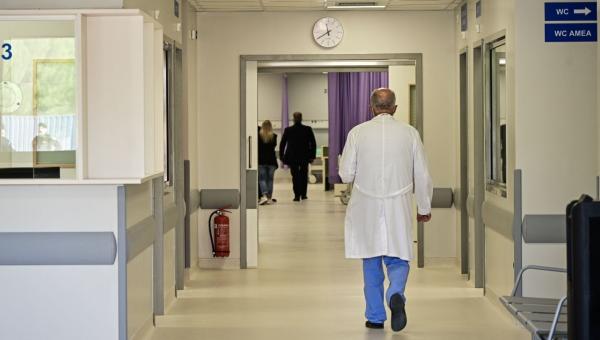 «Αττικόν»: Πάνω από 50 ύποπτα κρούσματα νοροϊού – Τι απαντά το νοσοκομείο