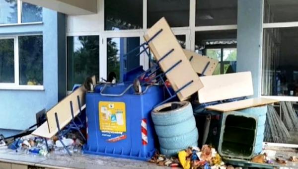 βανδάλισαν το 3ο Γυμνάσιο Λάρισας