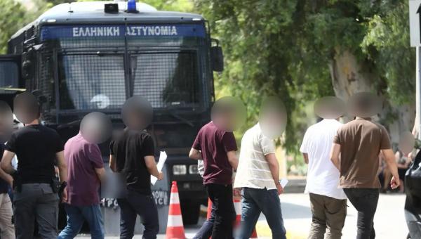 Κύκλωμα στις πολεοδομίες: Στη φυλακή και οι έξι κατηγορούμενοι μετά τις απολογίες τους