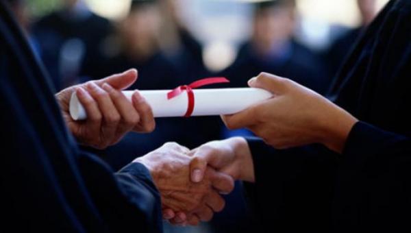 Πώς το Υπουργείο Παιδείας προωθεί την επαγγελματική ανάπτυξη των εκπαιδευτικών;