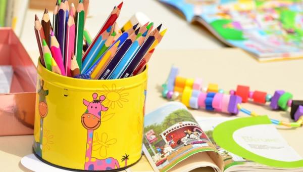 νηπιαγωγός, μολύβια