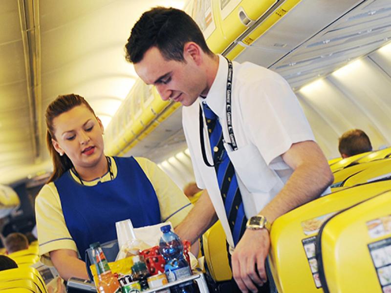 001_aa_ryanair-cabin-crew-11.jpg