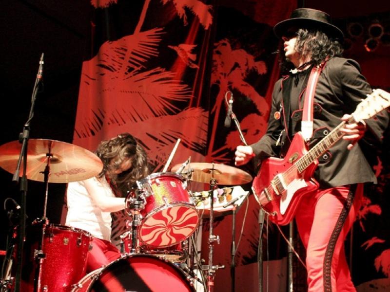05-105657whitestripes.jpg
