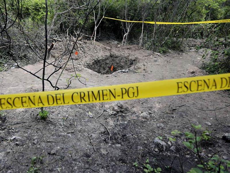 141007-gp-mexico-graves-main-5a_a1e8cef4a706339d2e67e41a96736e3b.nbcnews-fp-1040-600.jpg