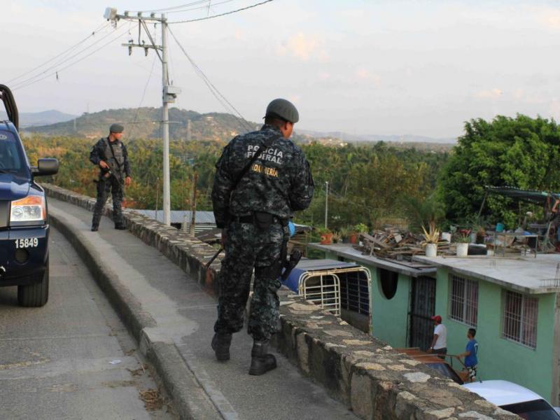 15-02-12-mexico-acapulcopolice.jpg