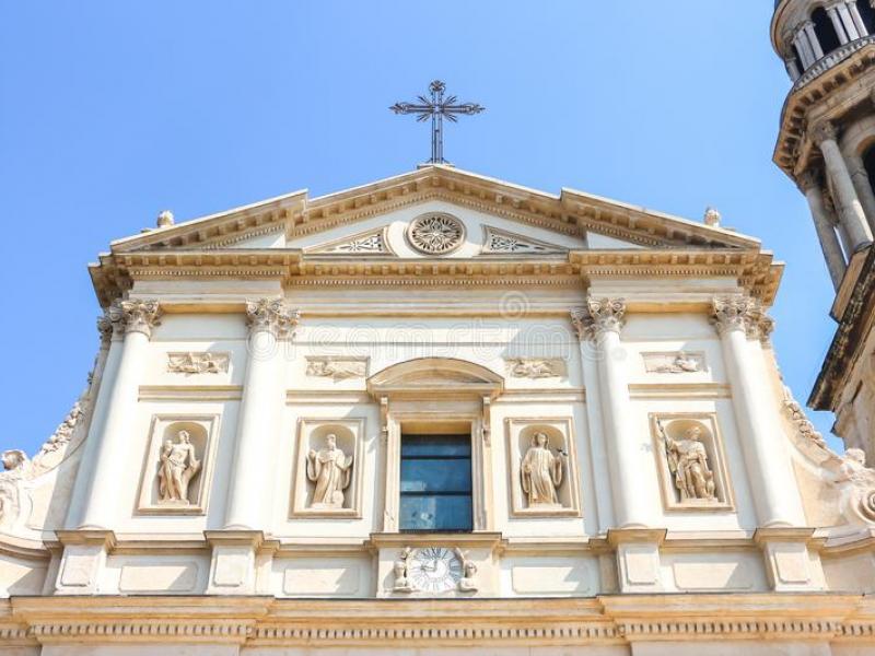 καθολική-εκκλησία Ιταλια-.jpg