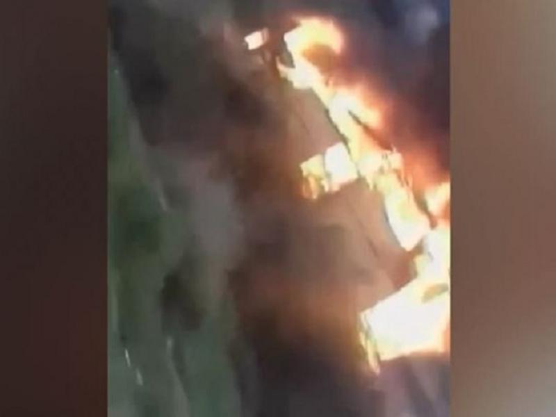 Φωτιά σε σχολικό λεωφορείο στα Σπάτα