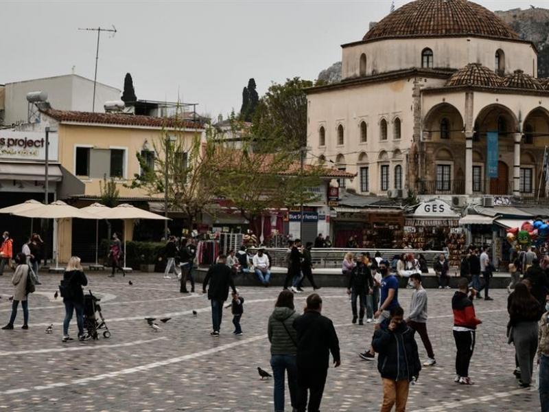 Μοναστηράκι, κόσμος, πλατεία, μάσκες