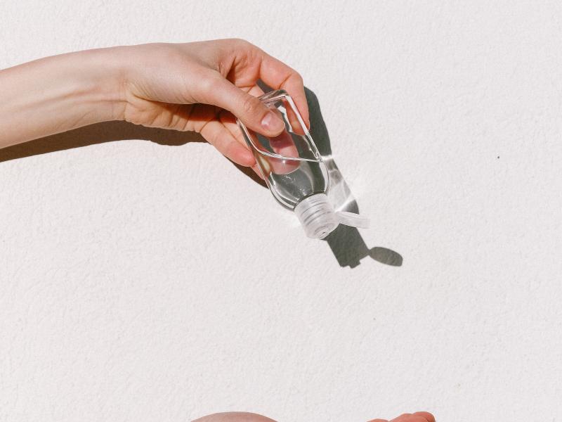 apolumantiko covid.jpg