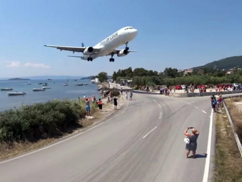 aerodromio-skiathos-kosmos-aeroplana.jpg