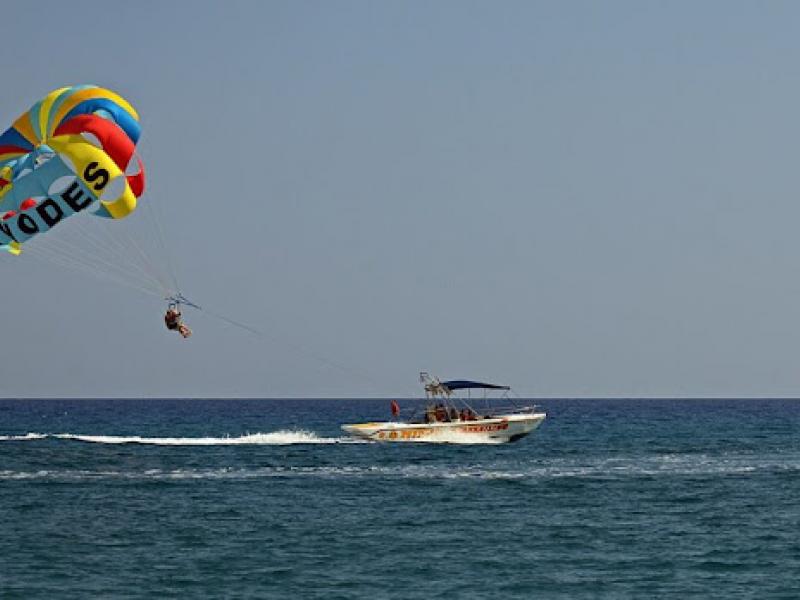Parasailing.jpg