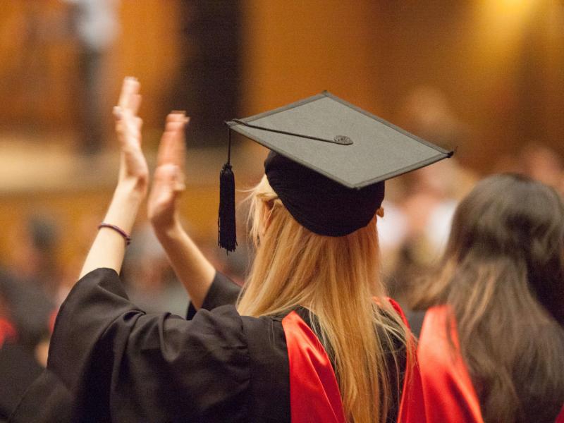 Μητροπολιτικό Κολλέγιο, αποφοίτηση